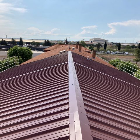 Couvreur Millau (12) - Réfection toiture bac acier à la base aérienne d'Istres