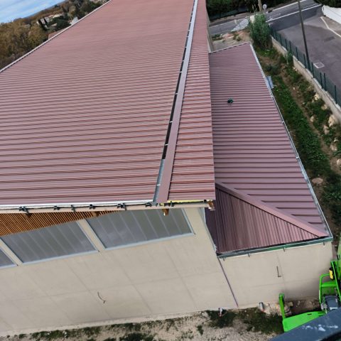 Couvreur Millau (12) - Construction d'un gymnase à Pélissanne (13) - Couverture aluminium